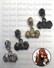 Load image into Gallery viewer, *DDF EXCLUSIVE* Halloween III Season Of The Witch Zipper Pulls